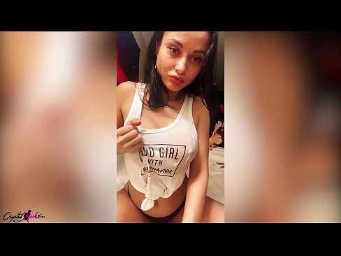 ❤️ 그녀의 음부를 훔치고 젖은 티셔츠에 그녀의 거대한 가슴을 애무하는 busty 예쁜 여자 항문 포르노 ko.kiss-x-max.ru에서 ❌